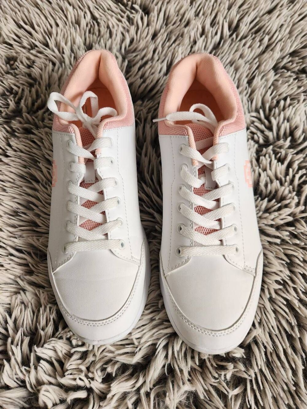 SwissBrand Drew White Blush Womens Pickleball Shoes Size 11
